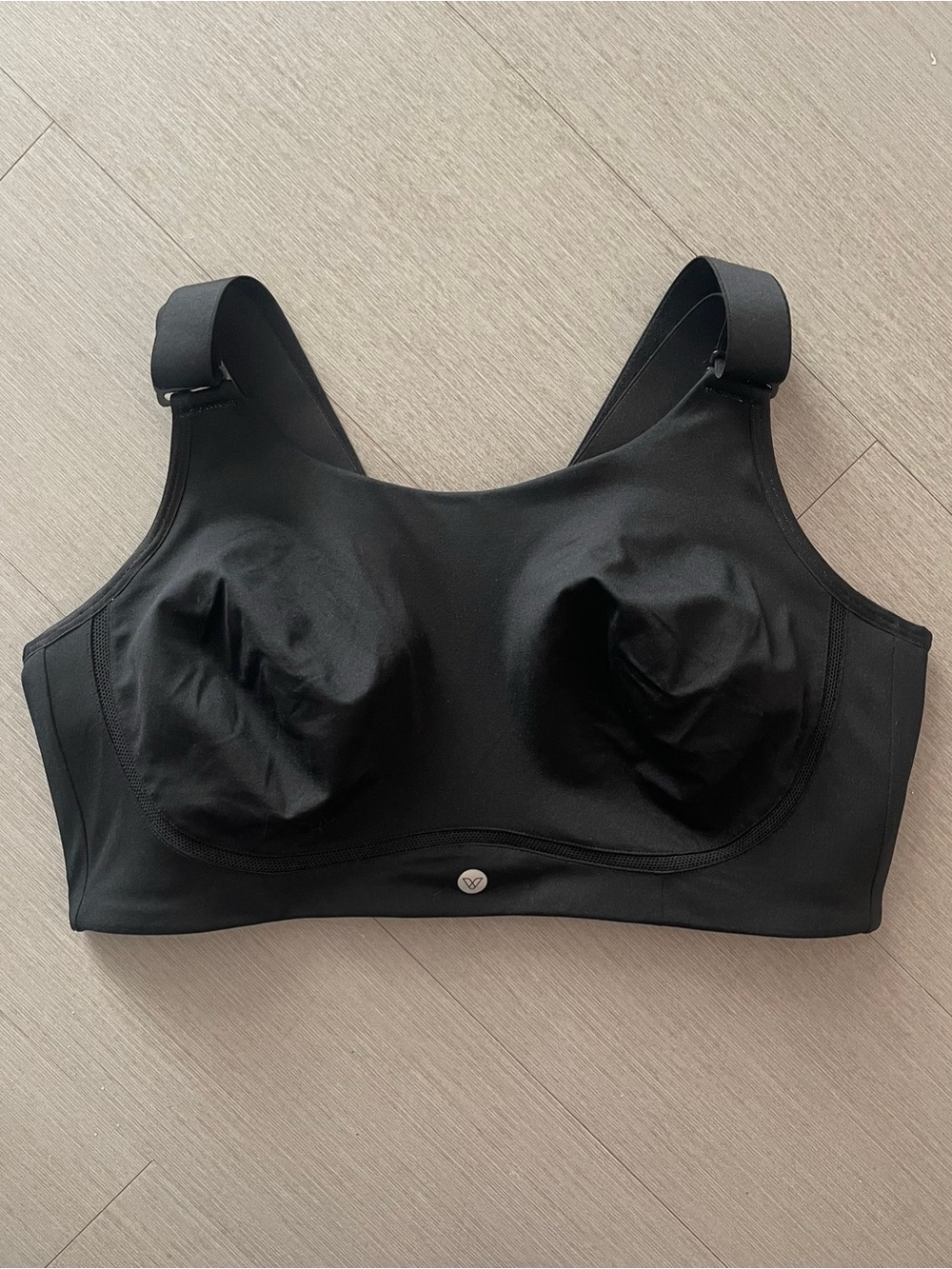 Livi Active Black Fasten Back Sports Bra Plus Size - Picture 2 of 7